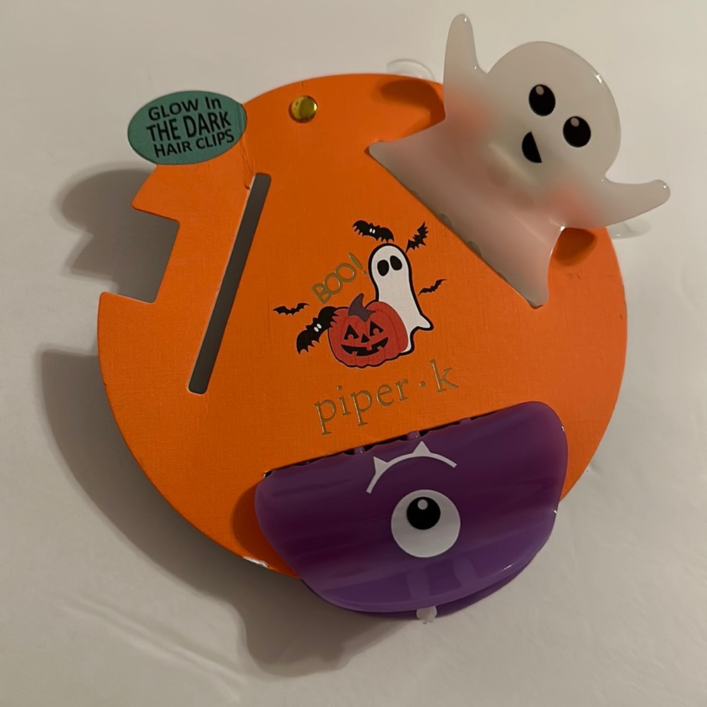 Piper k Halloween hair clips set of‎ 2- 3rd clip missing